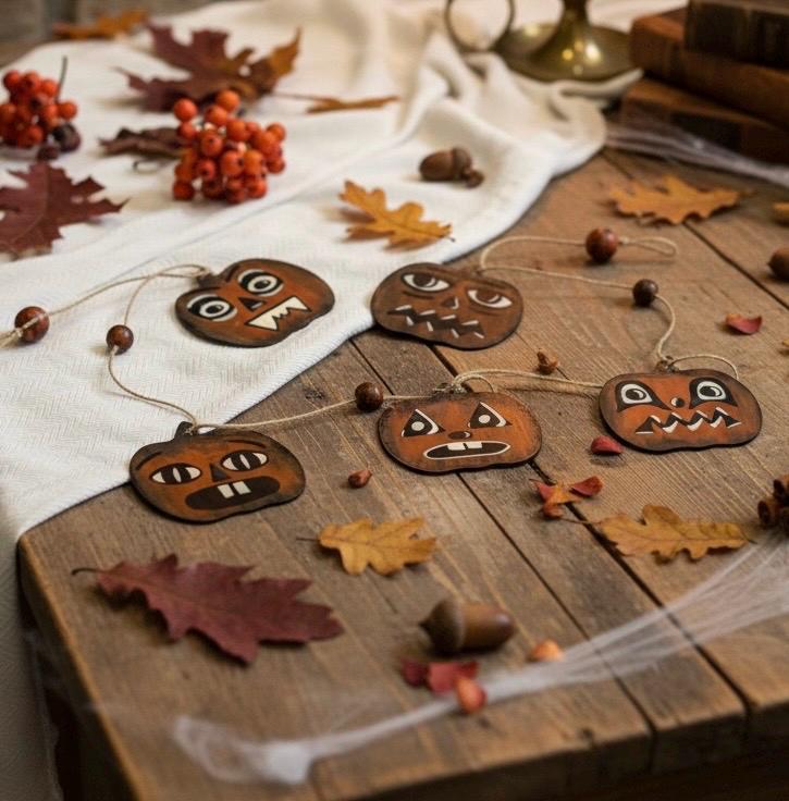 Whimsical Retro Wooden Halloween Pumpkin Garland
